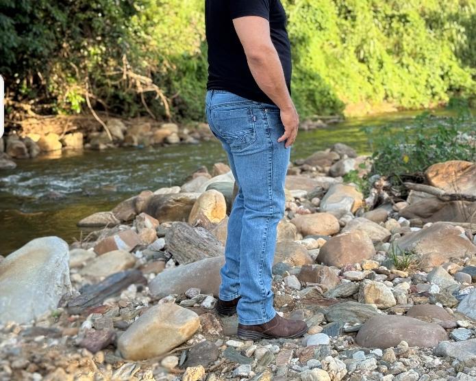 calça jeans plus size lavagem marmorizada