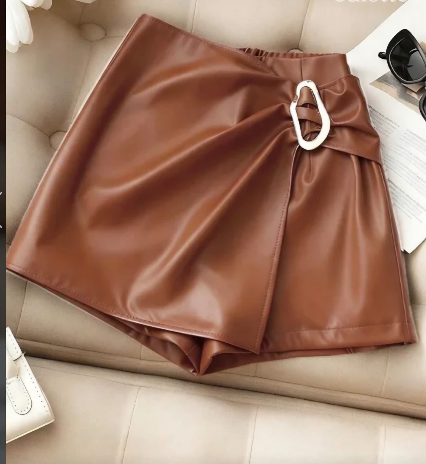 SHORT SAIA COURO FIVELA